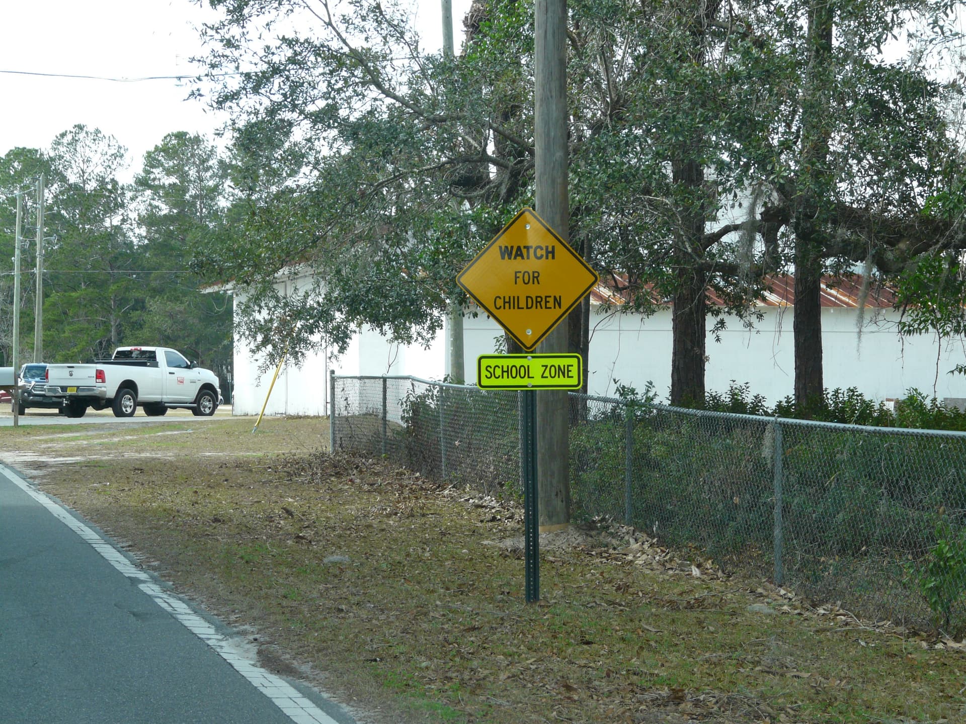 File photo: a school-zone sign in Crawfordville, Florida, illustrating school-zone safety; this is not a Pasco camera installation. Photo: The Bushranger / Wikimedia Commons, CC BY-SA 4.0 (https://creativecommons.org/licenses/by-sa/4.0/).